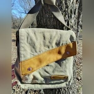 Augur Crossbody